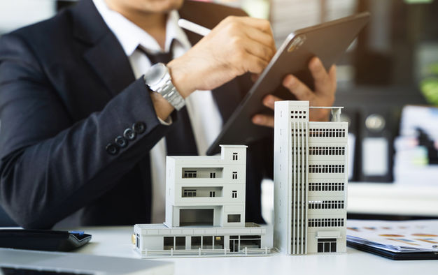Agent with a commercial building model
